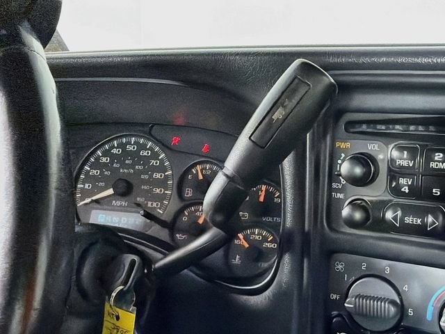 Used 2001 Chevrolet Silverado 2500 LS w/ Snow Plow Prep Pkg AWD/4WD image 16