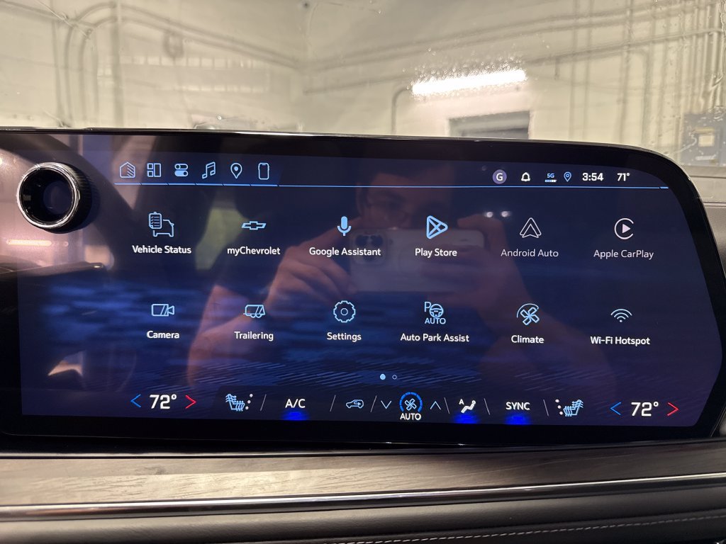 New 2026 Chevrolet Suburban LT w/ Comfort Package AWD/4WD image 15