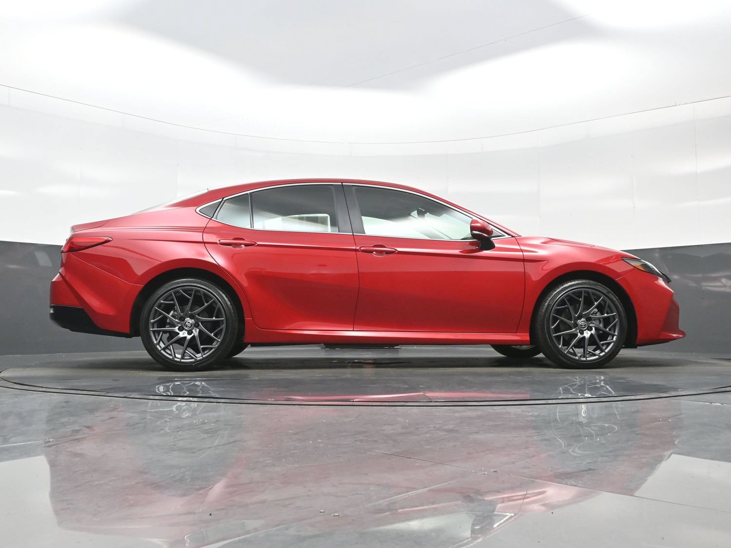 Used 2026 Toyota Camry XLE AWD/4WD image 35
