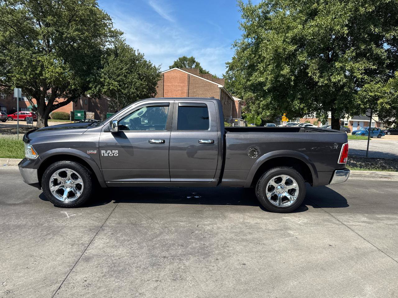 Used 2016 RAM 1500 Laramie AWD/4WD image 8