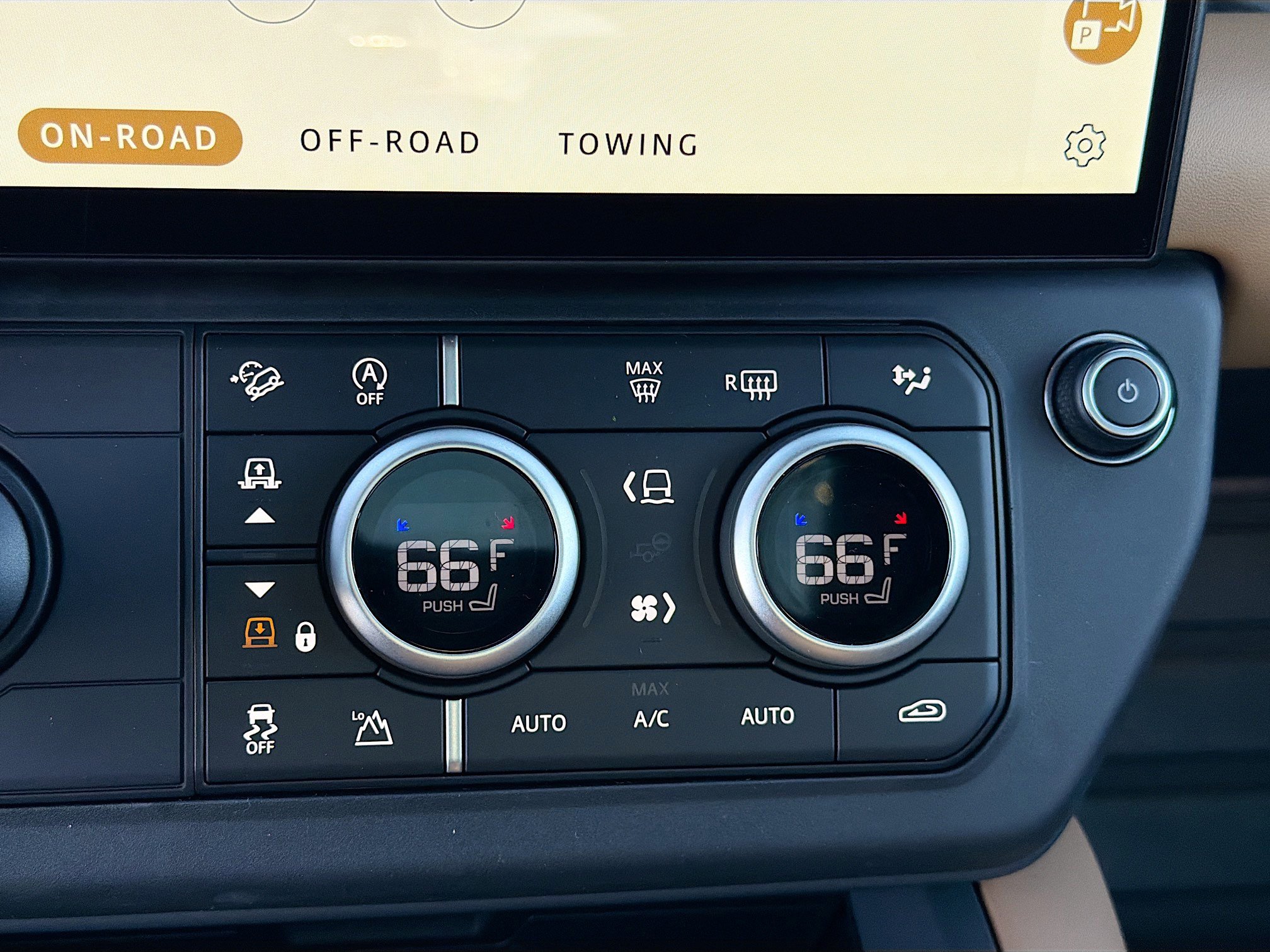 New 2026 Land Rover Defender 130 X-Dynamic SE image 35