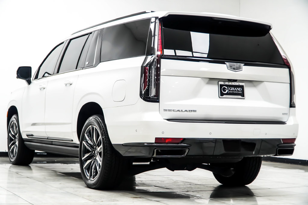 Used 2024 Cadillac Escalade ESV Sport w/ Touring Package AWD/4WD image 16