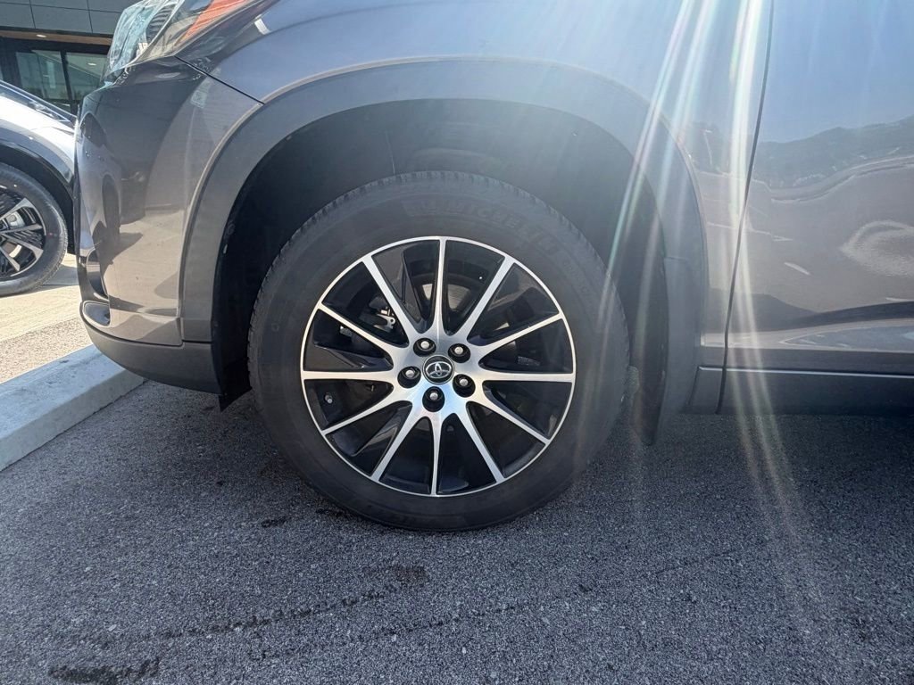 Used 2017 Toyota Highlander SE image 23
