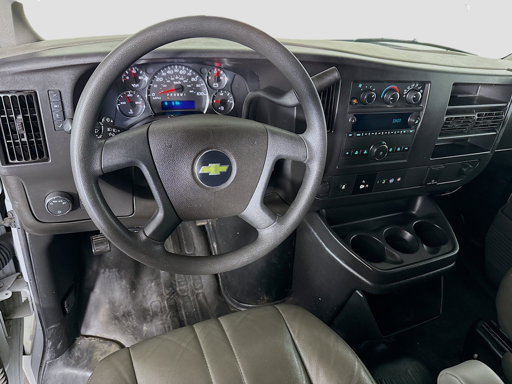 Used 2022 Chevrolet Express 2500 image 15