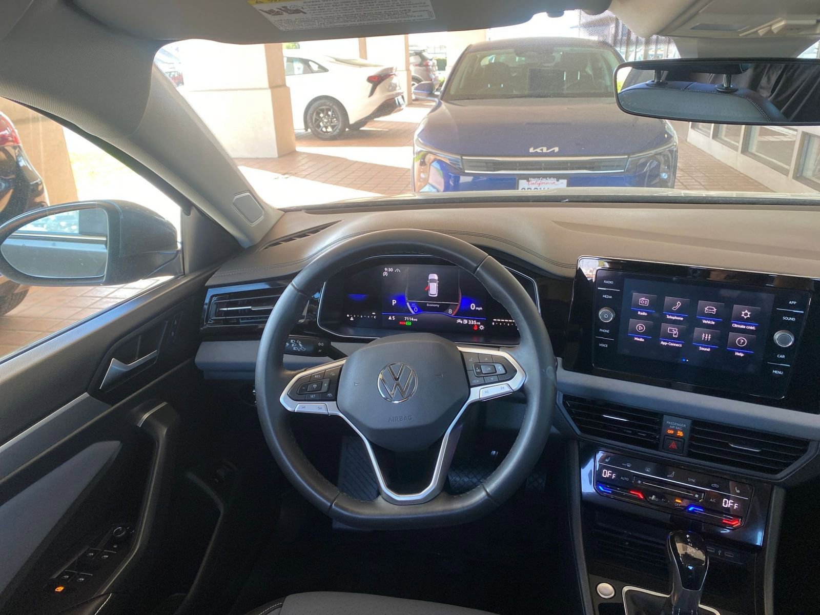 Used 2025 Volkswagen Jetta SE image 36