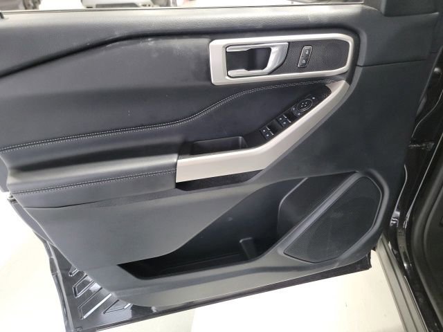 Used 2022 Ford Explorer XLT w/ Equipment Group 202A AWD/4WD image 10