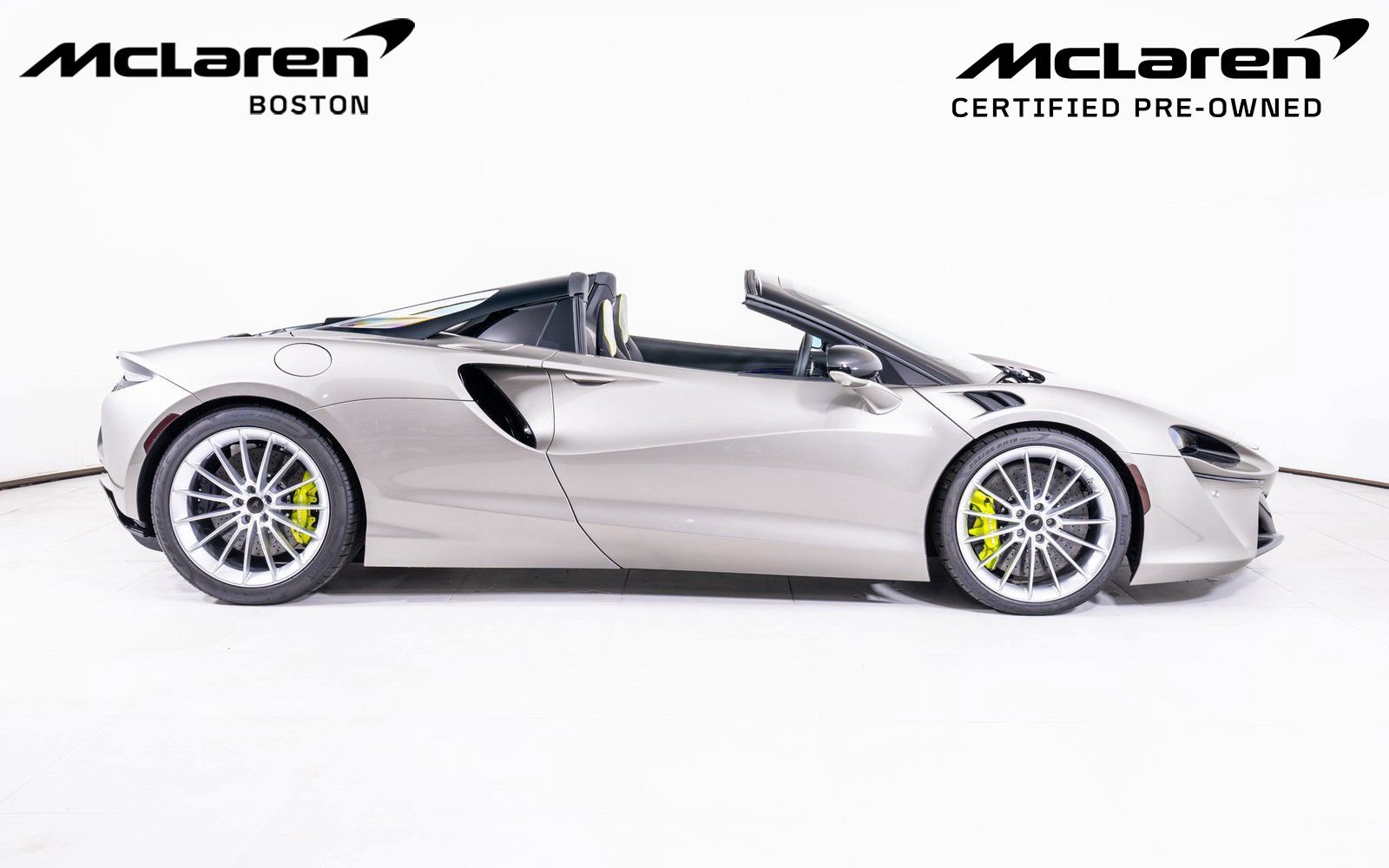 Used 2025 McLaren Artura Spider image 8