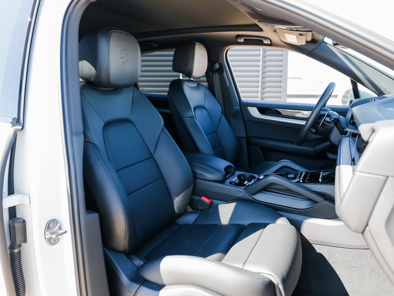 Certified 2025 Porsche Cayenne image 28