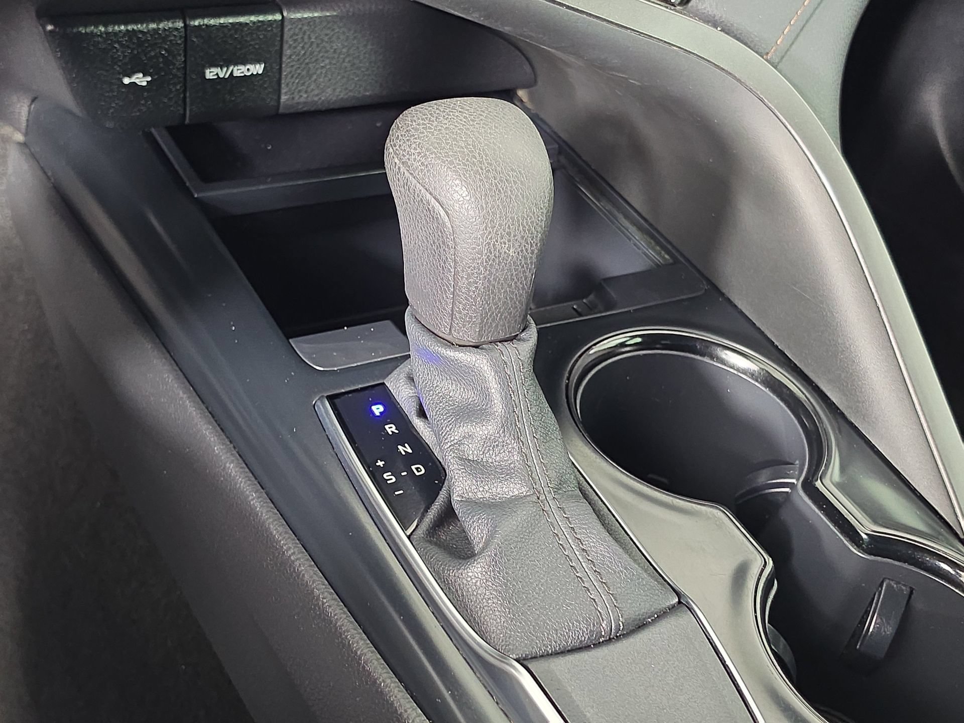 Used 2020 Toyota Camry LE FWD image 25