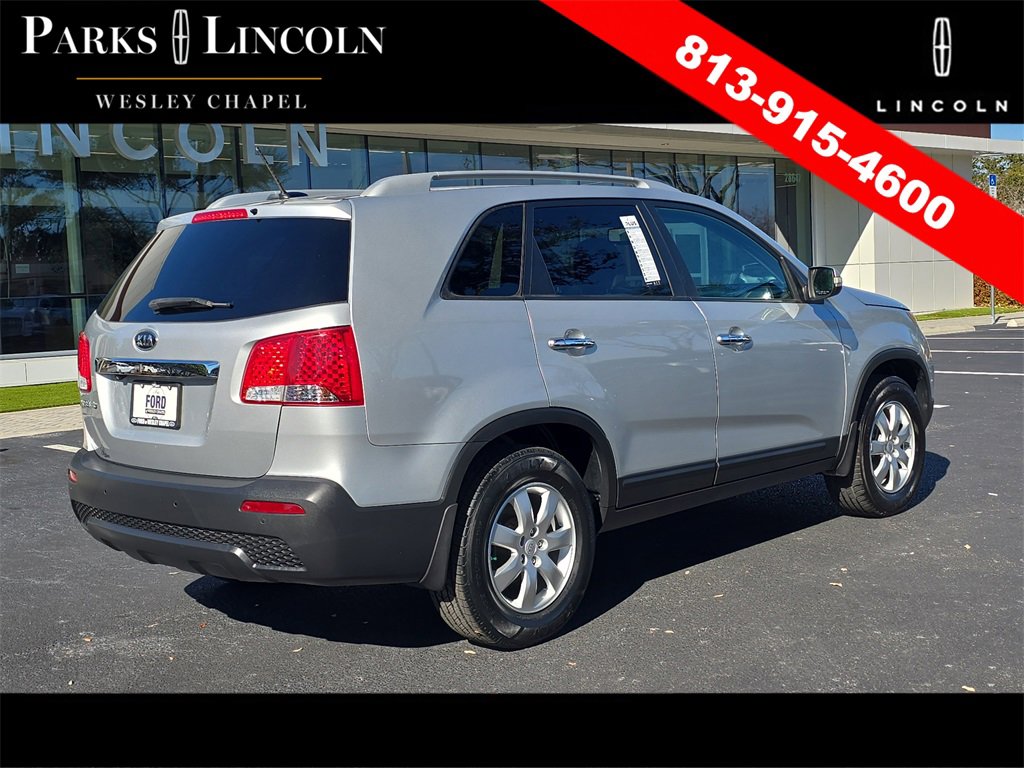 Used 2011 Kia Sorento LX w/ Convenience Pkg image 4