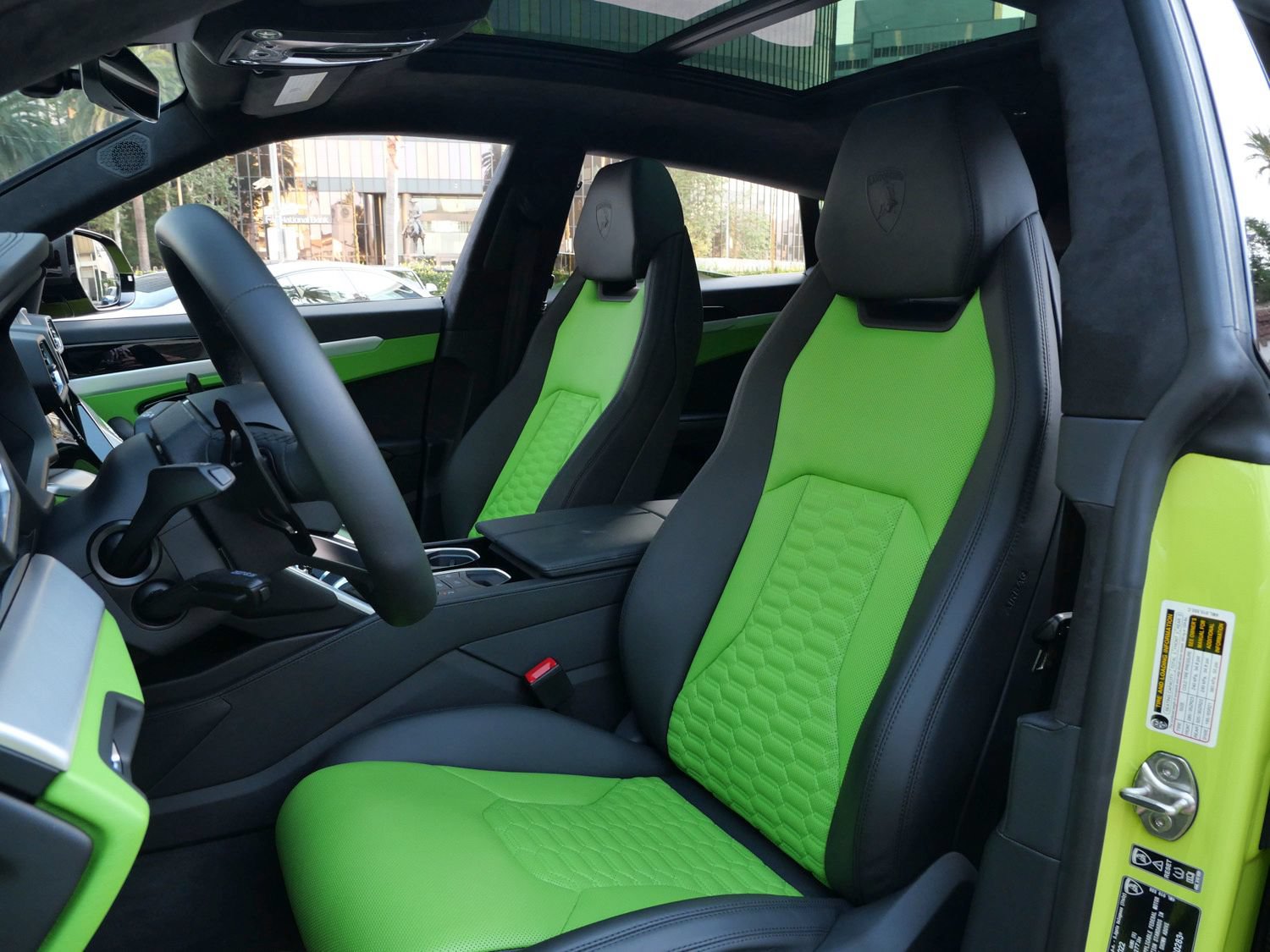 Used 2022 Lamborghini Urus AWD/4WD image 25