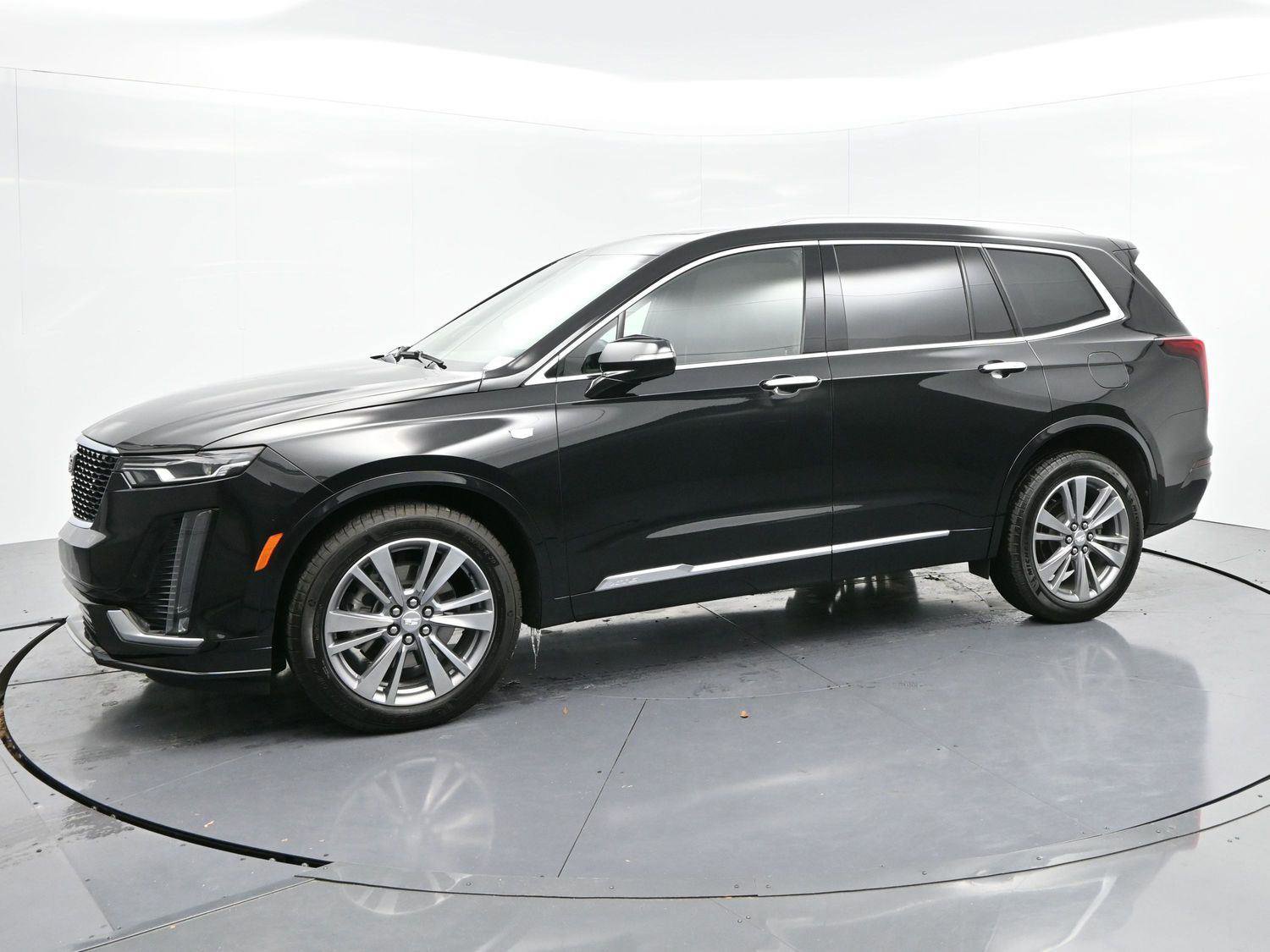 Certified 2025 Cadillac XT6 Premium Luxury image 3
