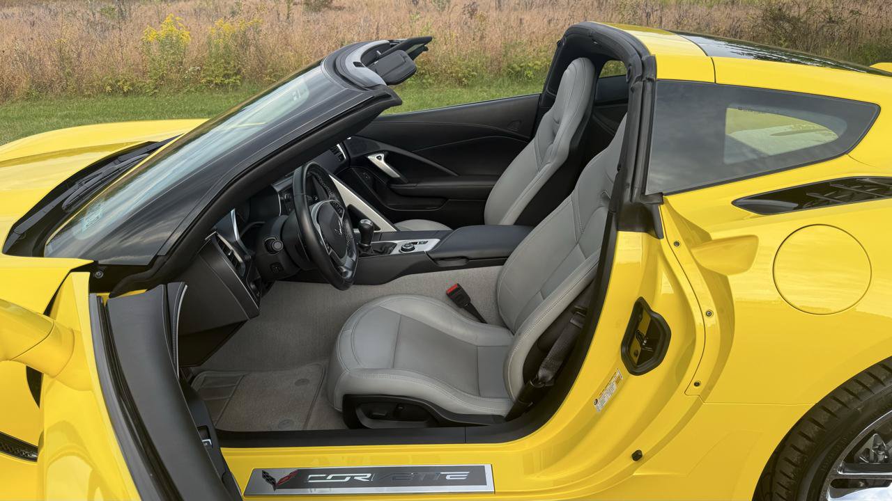 Used 2016 Chevrolet Corvette Stingray Coupe RWD image 18