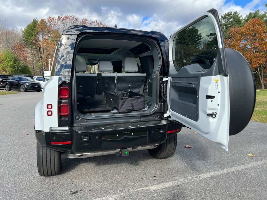 New 2025 Land Rover Defender 110 X-Dynamic SE image 30