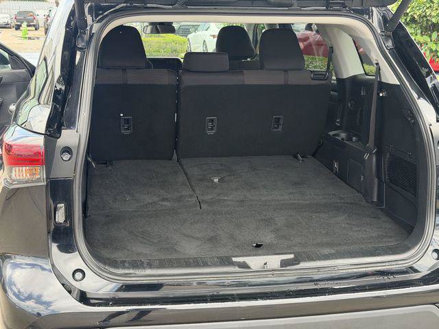 Certified 2024 Toyota Highlander LE FWD image 22