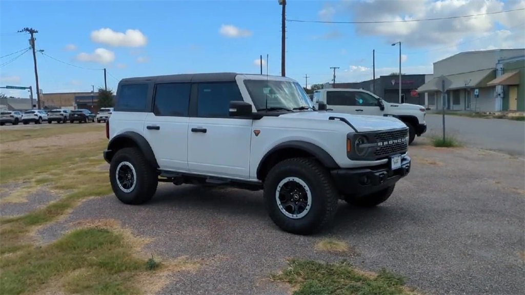 Used 2023 Ford Bronco Badlands image 2