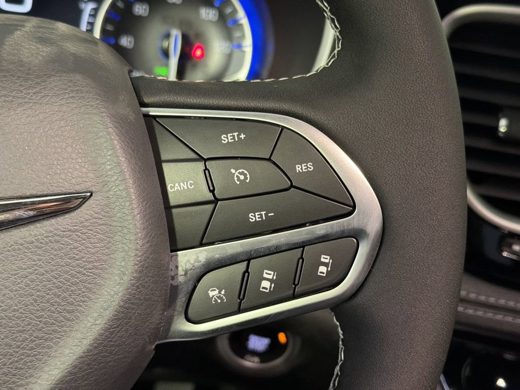 New 2026 Chrysler Pacifica Select image 15