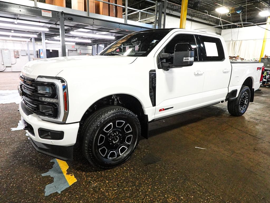 Used 2025 Ford F250 Platinum w/ FX4 Off-Road Package AWD/4WD image 4