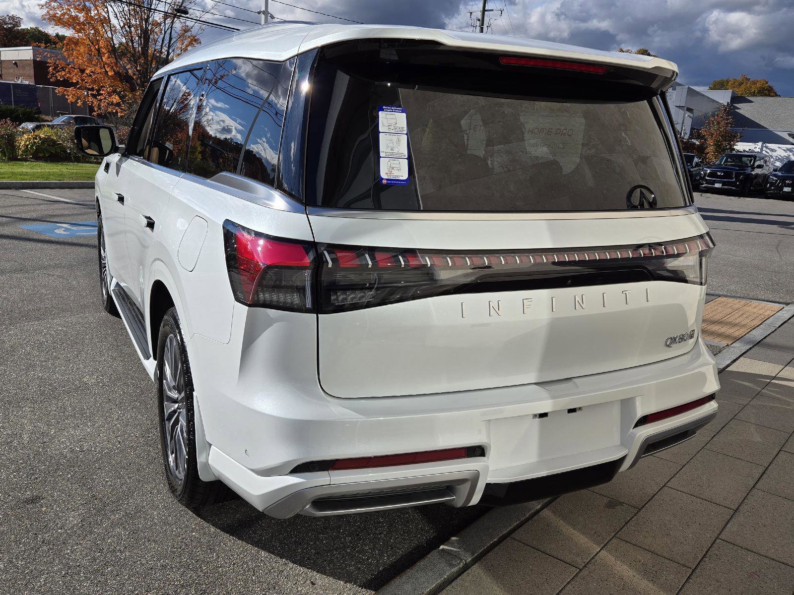 New 2026 INFINITI QX80 Luxe image 12