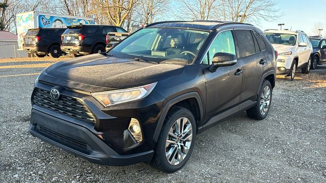 Used 2021 Toyota RAV4 XLE Premium image 2