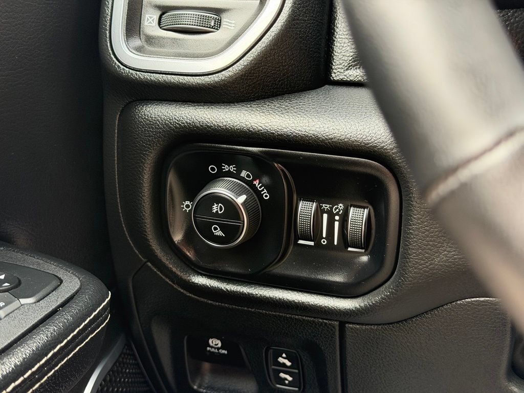 Used 2025 RAM 1500 Laramie w/ Sport Appearance Package AWD/4WD image 18