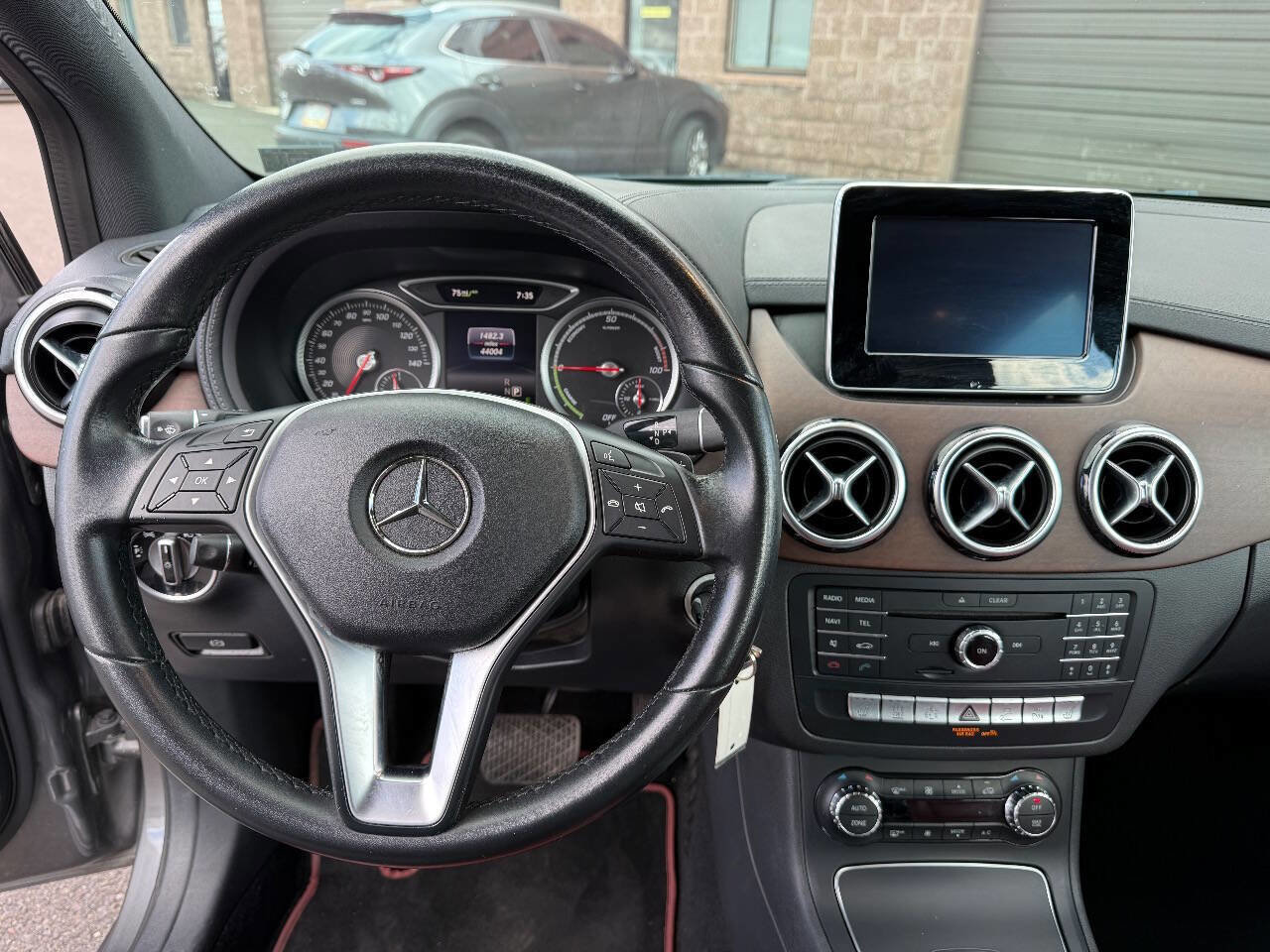 Used 2017 Mercedes-Benz B 250e B 250e 4dr Hatchback image 13