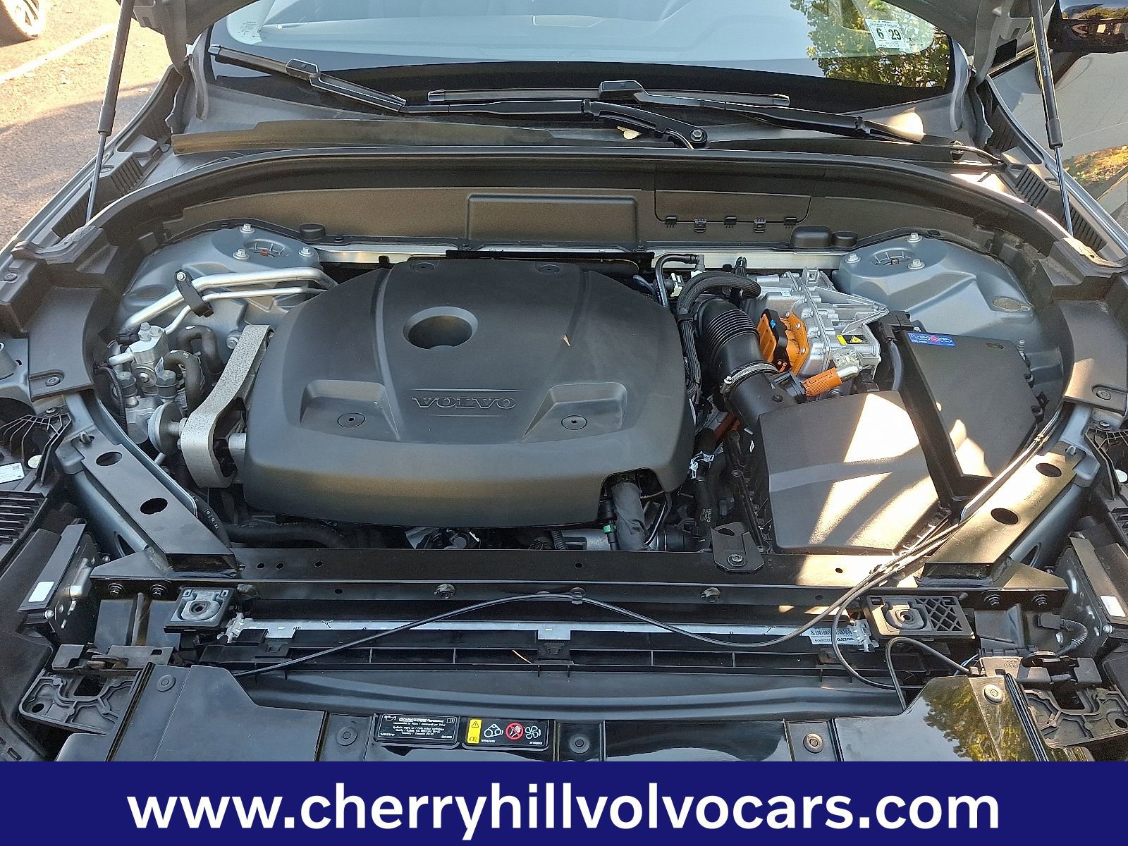 Certified 2024 Volvo XC60 T8 Plus w/ Protection Package Premier image 28