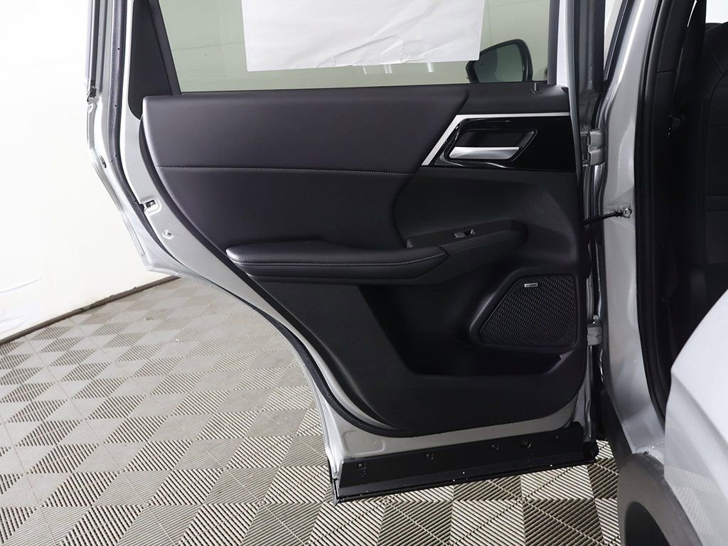 New 2026 Mitsubishi Outlander SE image 27