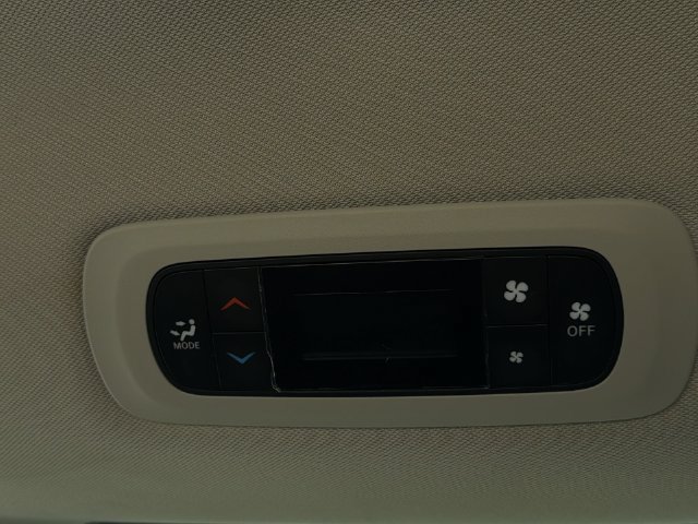 Used 2021 Chrysler Voyager LX FWD image 17