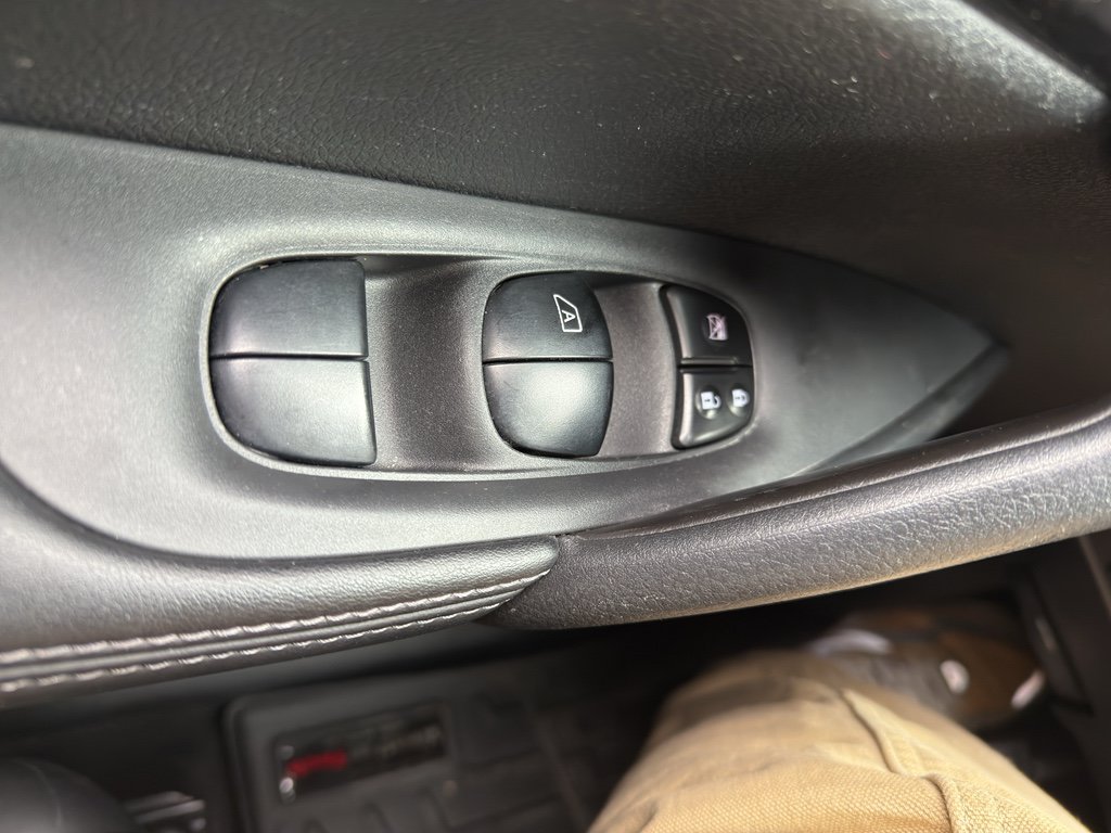 Used 2018 Nissan Rogue SV AWD/4WD image 14