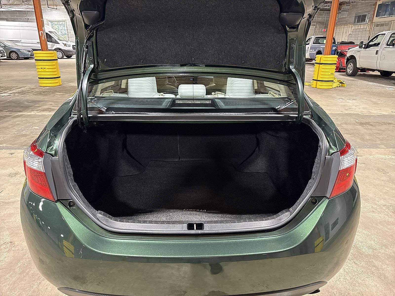 Used 2014 Toyota Corolla LE FWD image 10