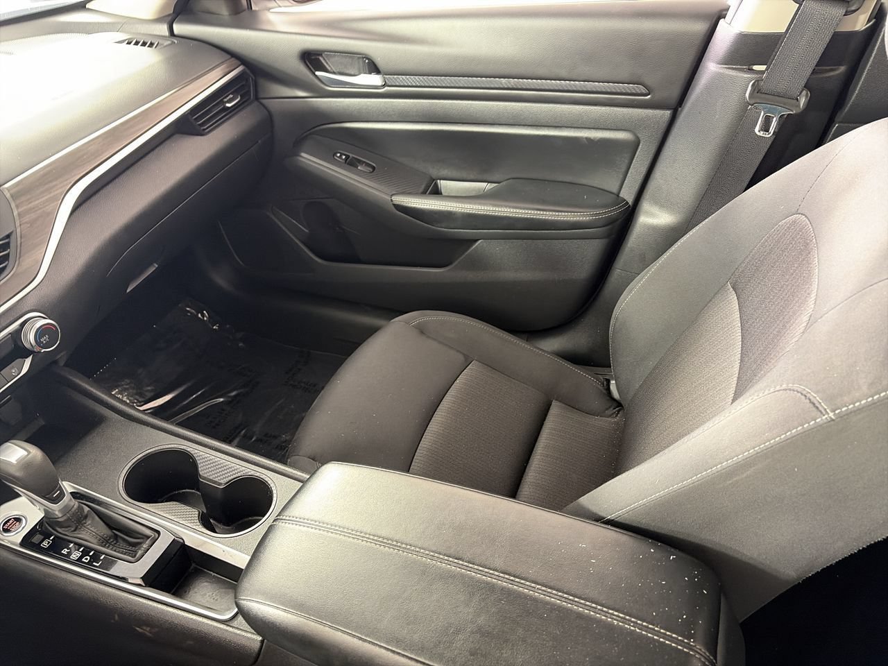Used 2025 Nissan Altima 2.5 SV FWD image 21