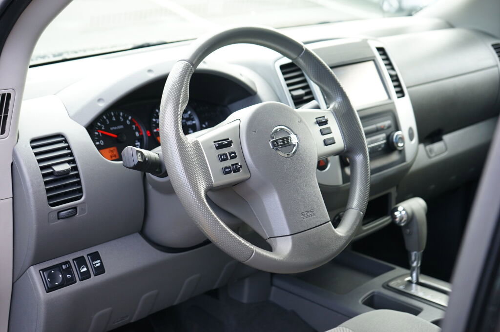 Used 2019 Nissan Frontier SV image 11