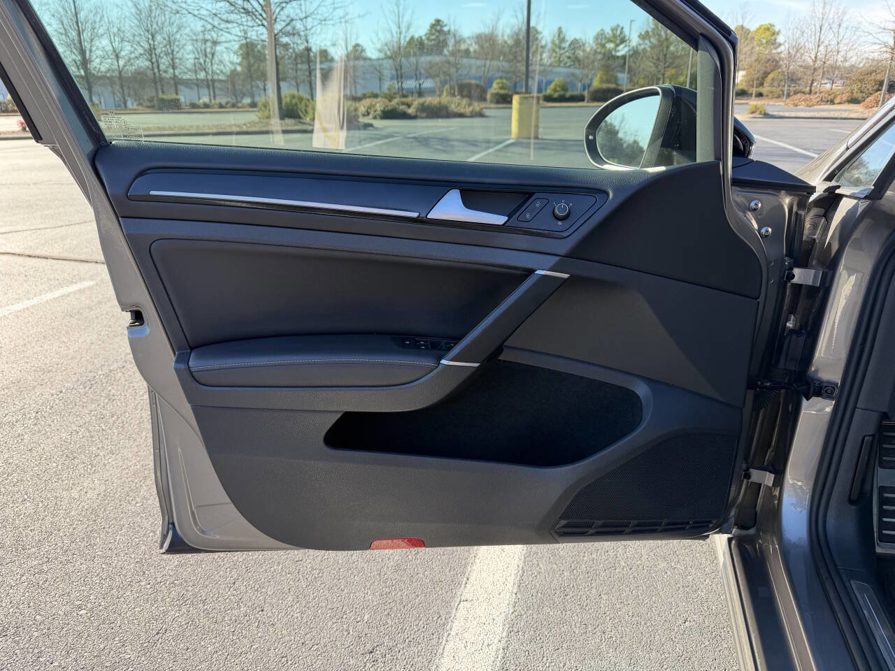 Used 2016 Volkswagen Golf R 4-Door image 12