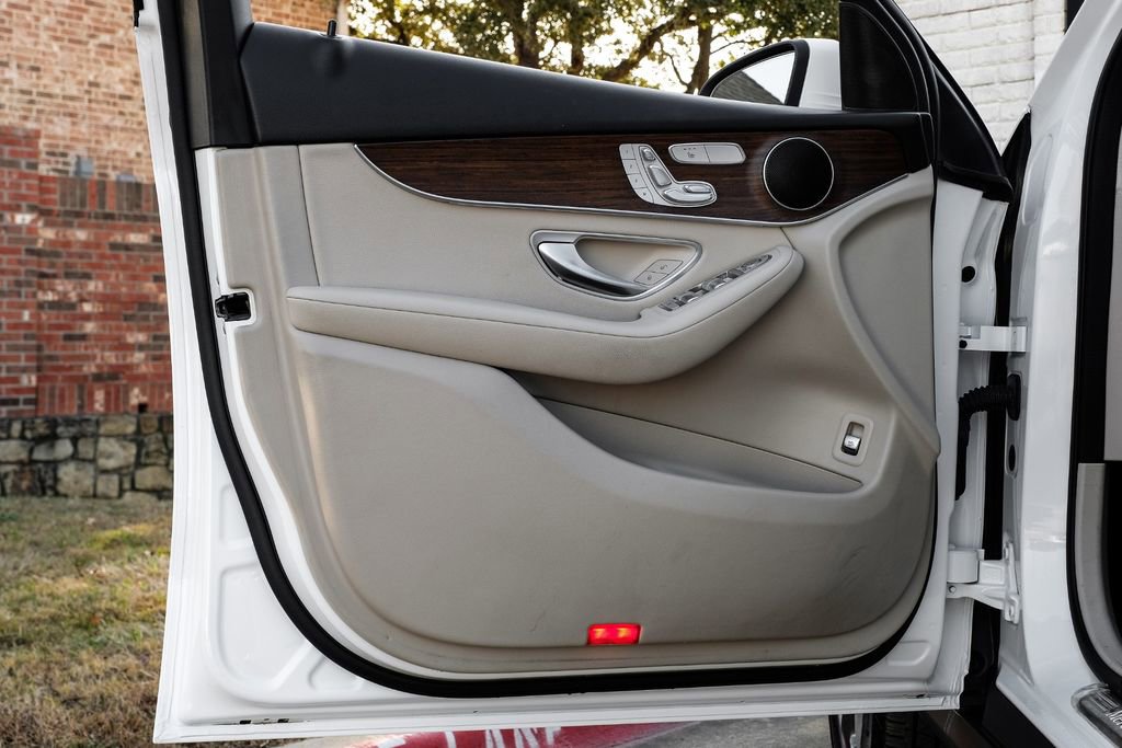 Used 2022 Mercedes-Benz GLC 300 w/ Premium Package Lite image 45