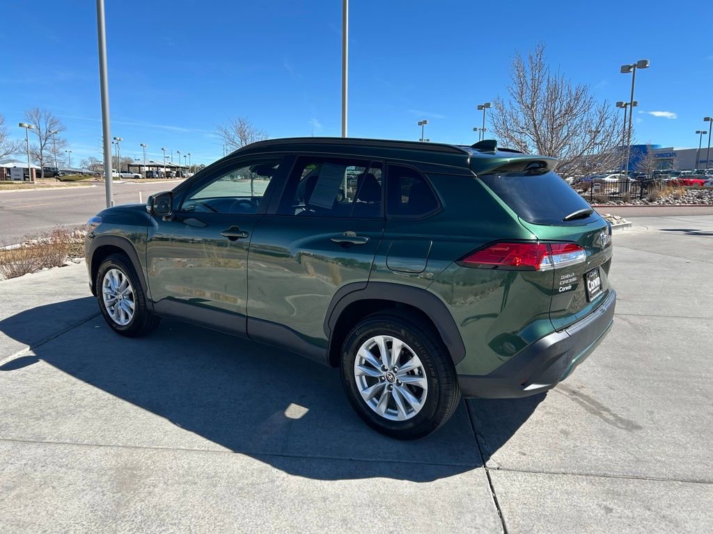 Used 2024 Toyota Corolla Cross LE image 5