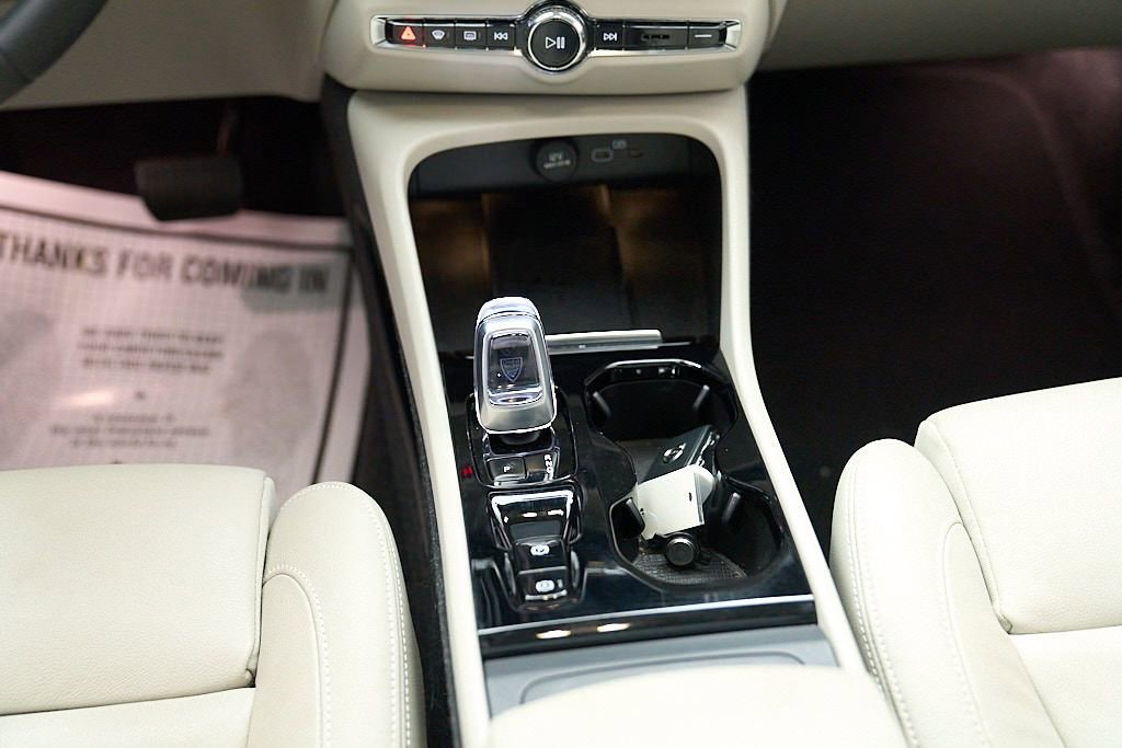 Used 2023 Volvo XC40 B5 Ultimate w/ Protection Package Premier AWD/4WD image 31