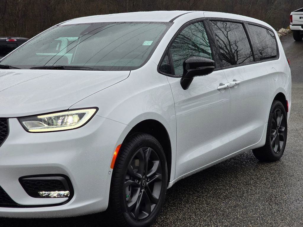 New 2026 Chrysler Pacifica Select image 42