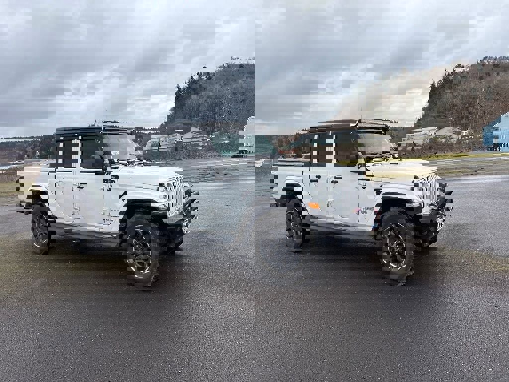 Used 2021 Jeep Gladiator Overland image 2