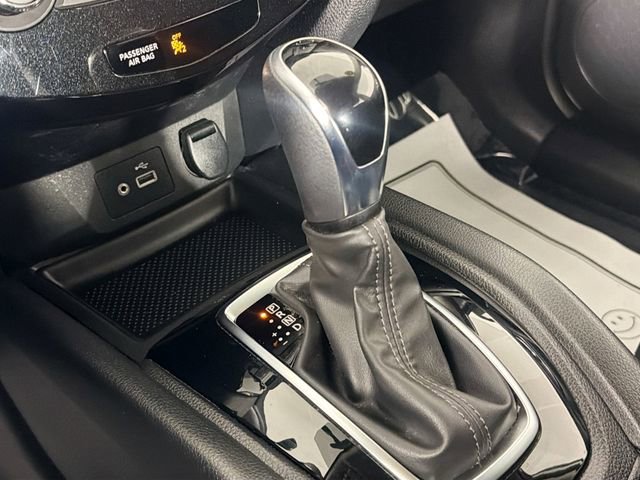 Used 2018 Nissan Rogue S image 16