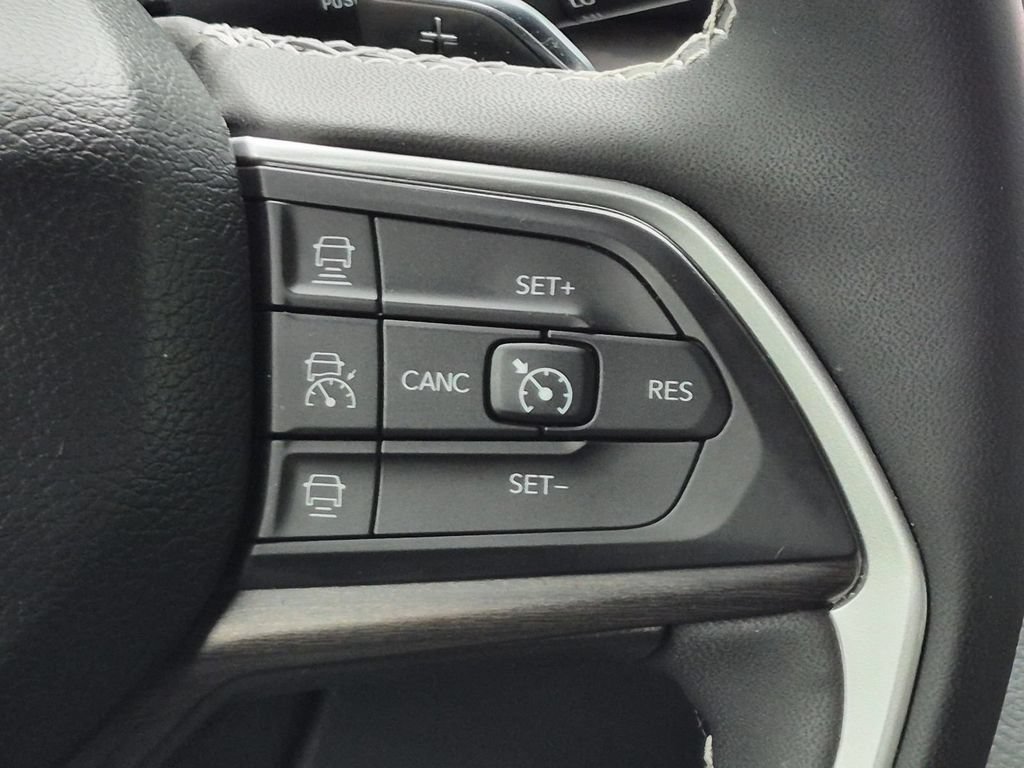 Used 2024 Jeep Grand Cherokee Limited w/ Luxury Tech Group II AWD/4WD image 18