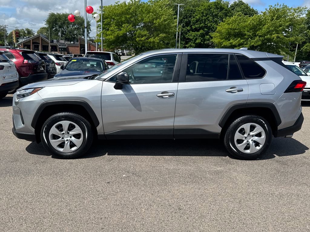 Used 2023 Toyota RAV4 LE FWD image 4