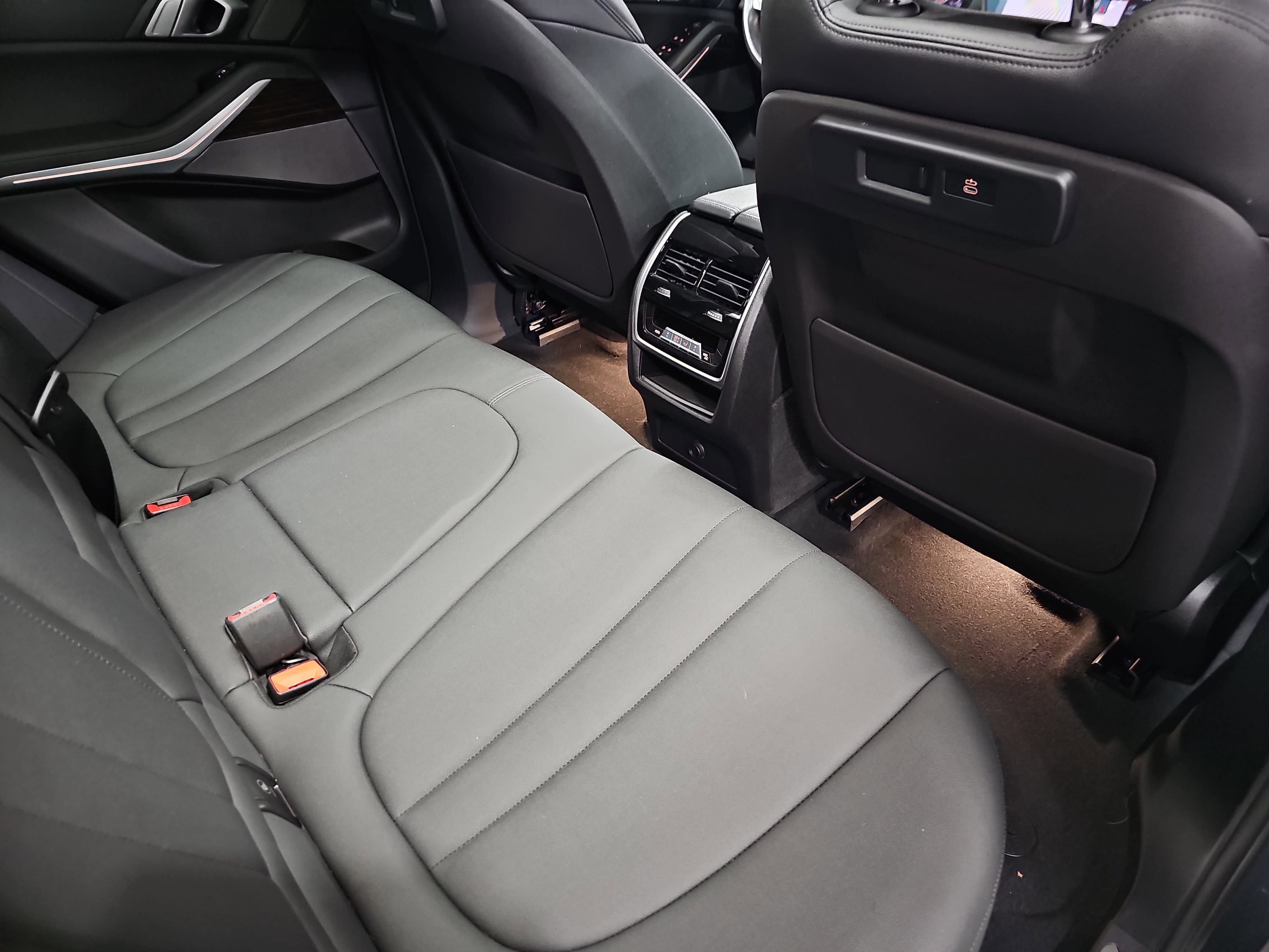 Used 2020 BMW X5 xDrive40i w/ Premium Package image 11