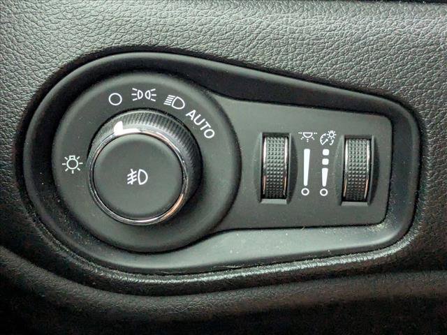 Used 2018 Jeep Renegade Latitude image 16