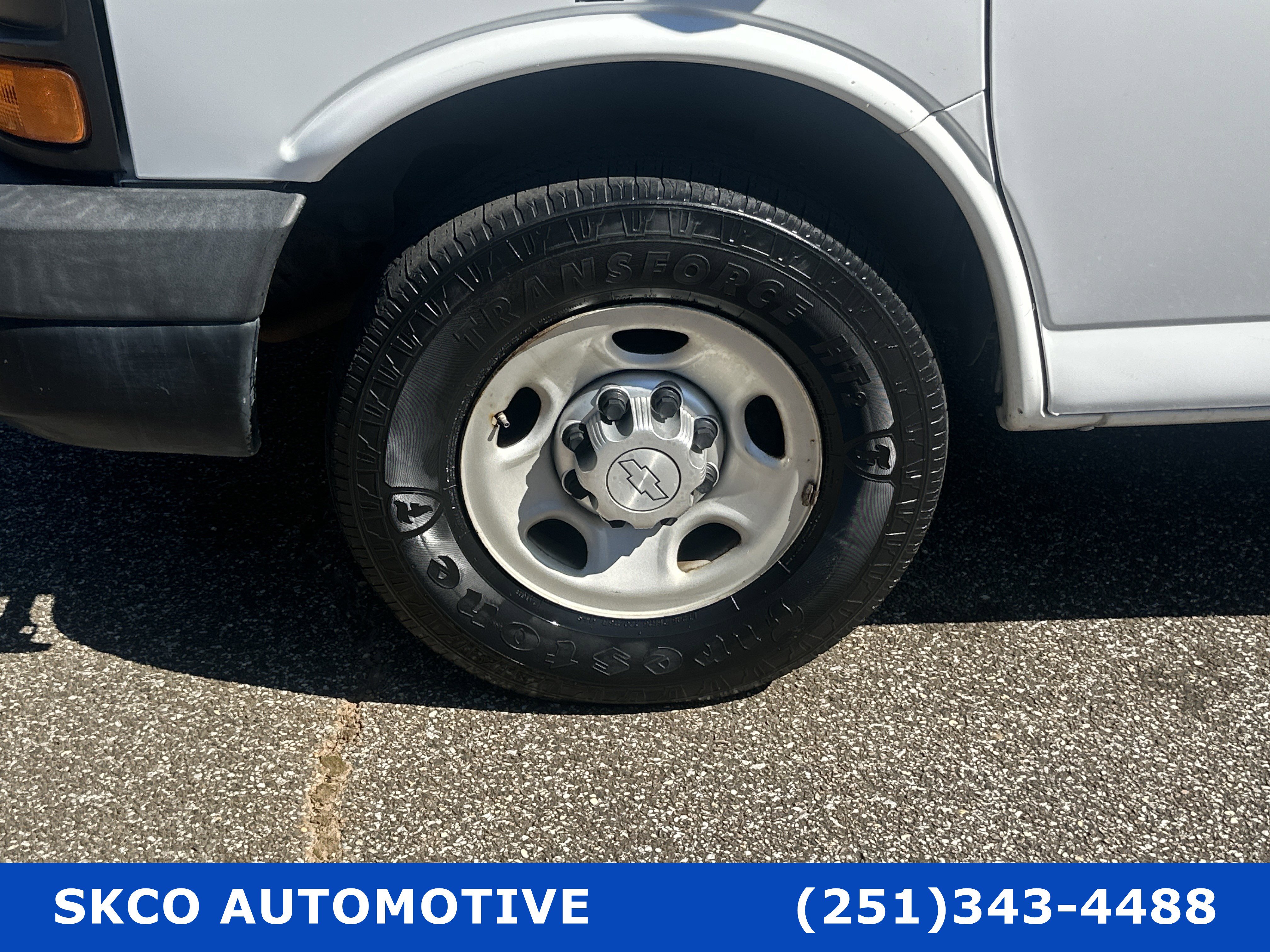 Used 2015 Chevrolet Express 2500 image 9