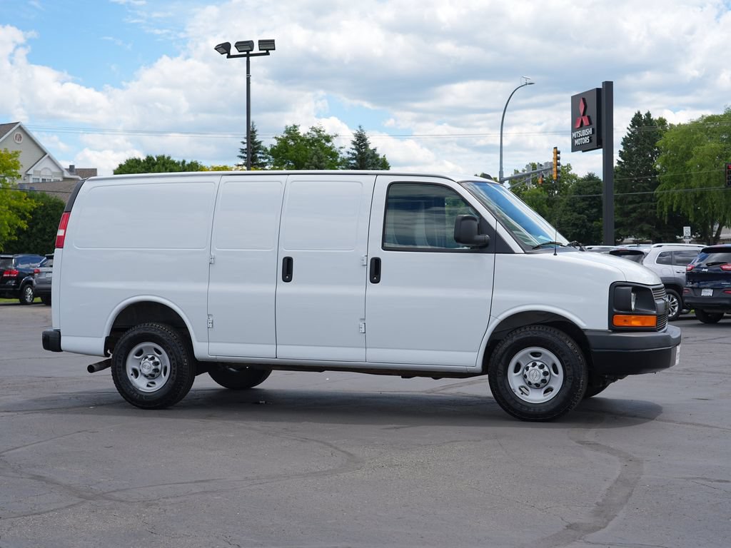 Used 2017 Chevrolet Express 2500 RWD image 2