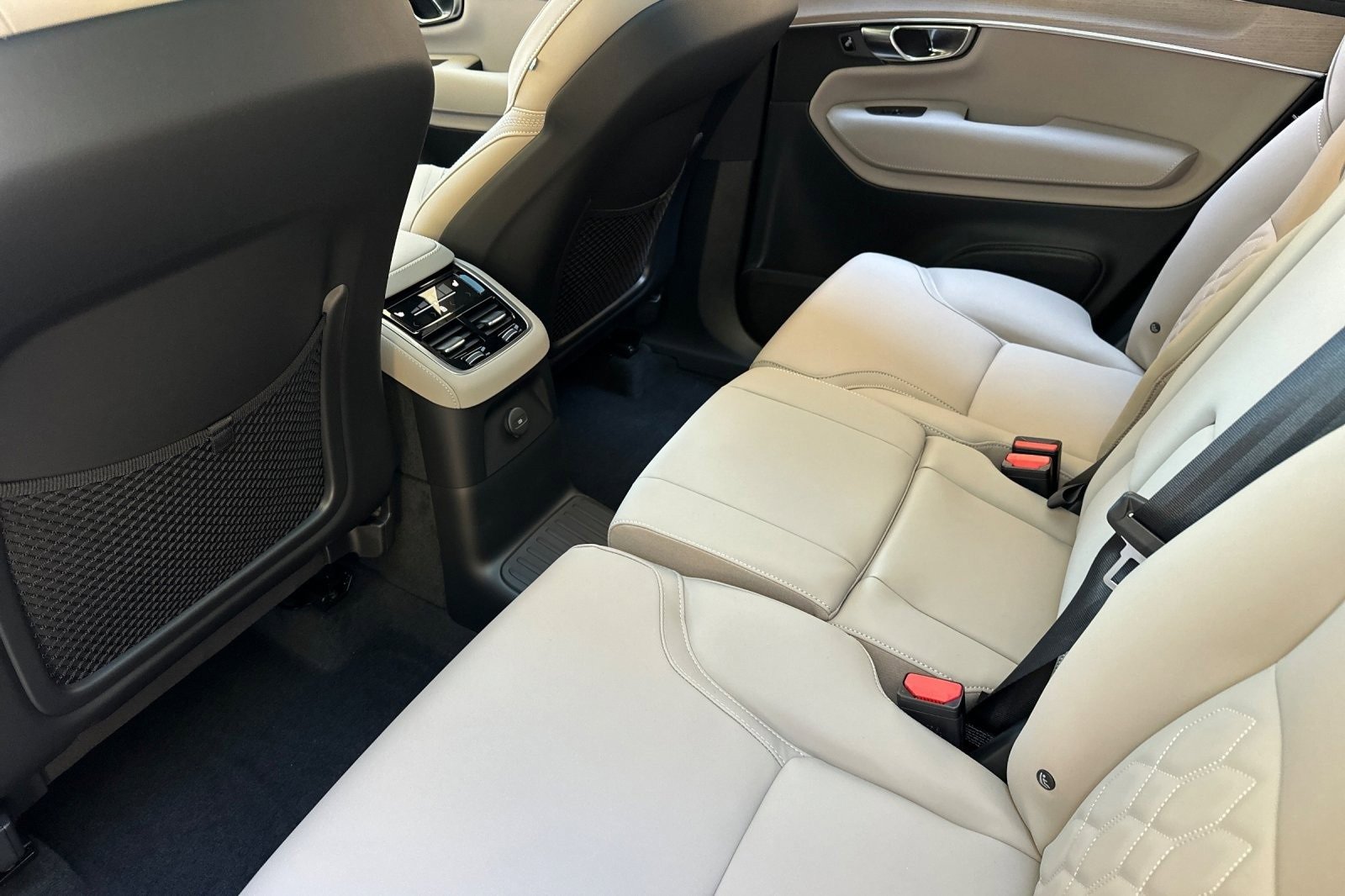 New 2026 Volvo XC90 T8 Plus image 4