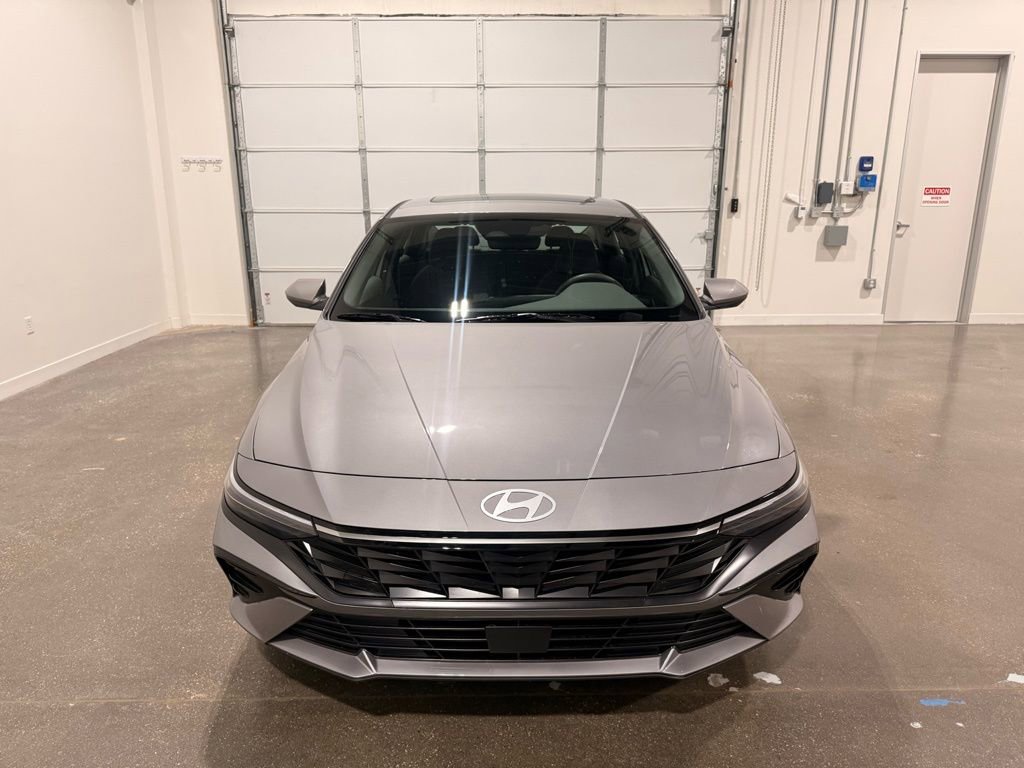 Used 2025 Hyundai Elantra SEL image 2