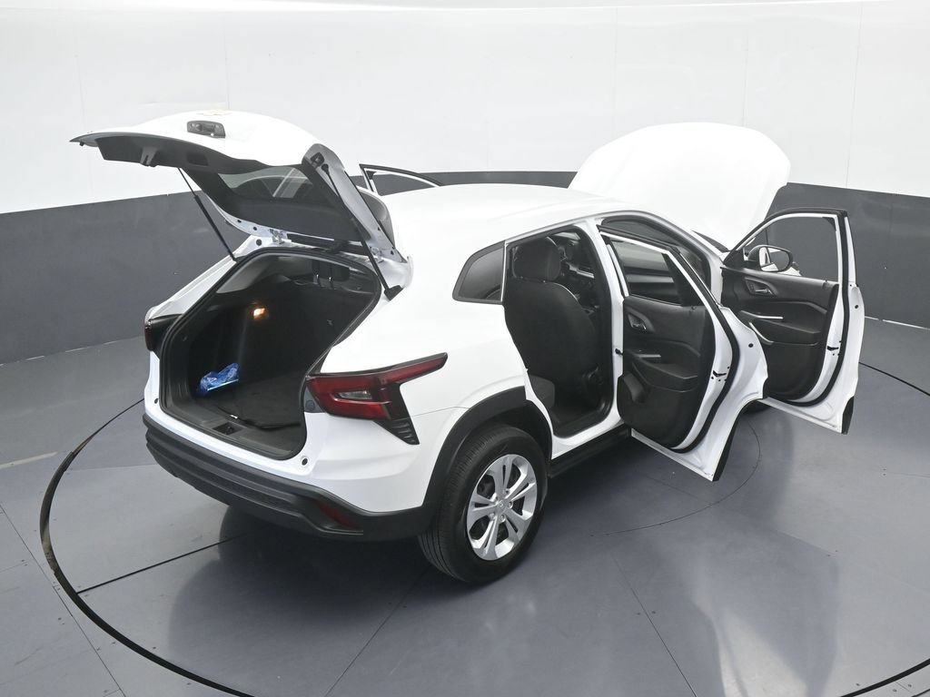 Used 2025 Chevrolet Trax LS FWD image 60
