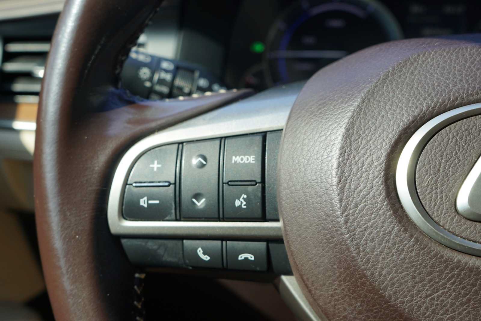 Used 2016 Lexus ES 300h w/ Premium Package w/Wood Trim FWD image 15